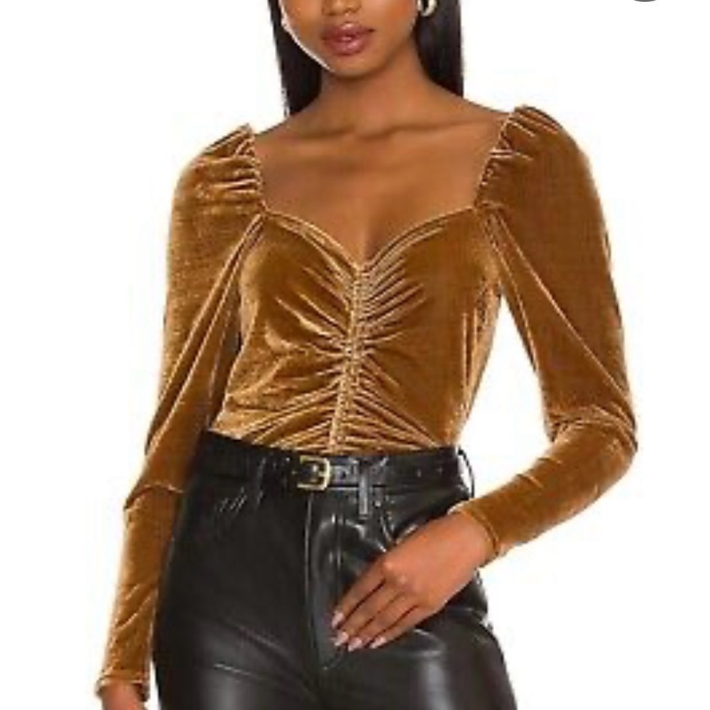 🛍️ 5/$40 NWT BB Dakota Ruched Velvet Top in Color Amber Size XS